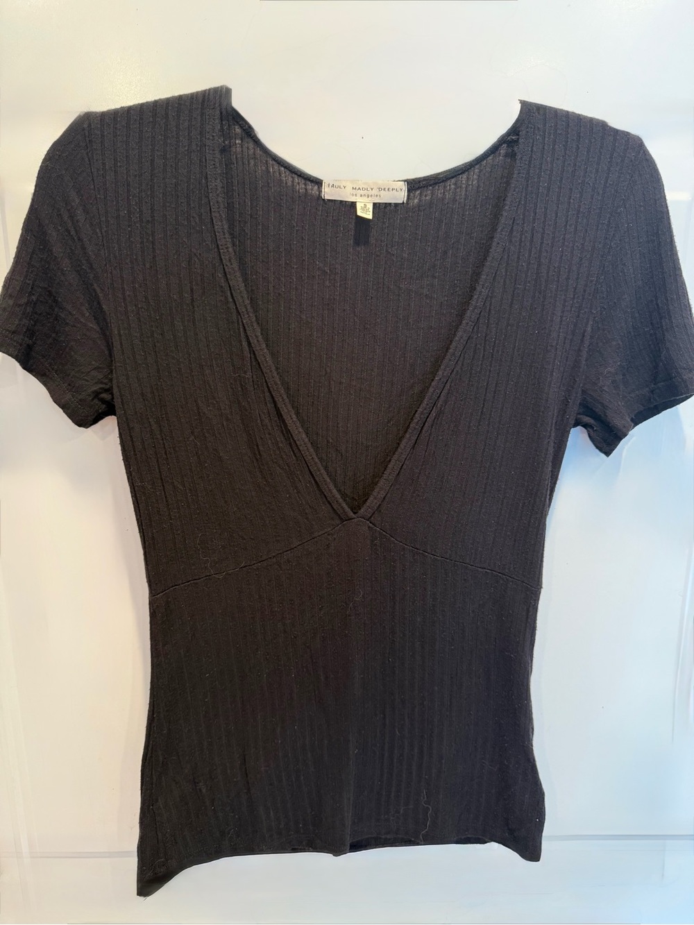Truly Madly Deeply Black plunge perfect Tee - size Small